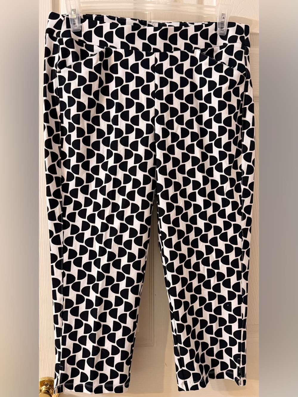 Chico's Black and White Geometric Crop Pants